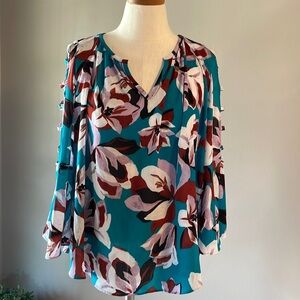 Jennifer Lopez turquoise floral  blouse ladder cut out bell sleeves V neck XL